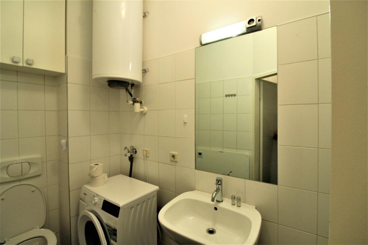 Small Studio Close To City Center 维也纳 外观 照片